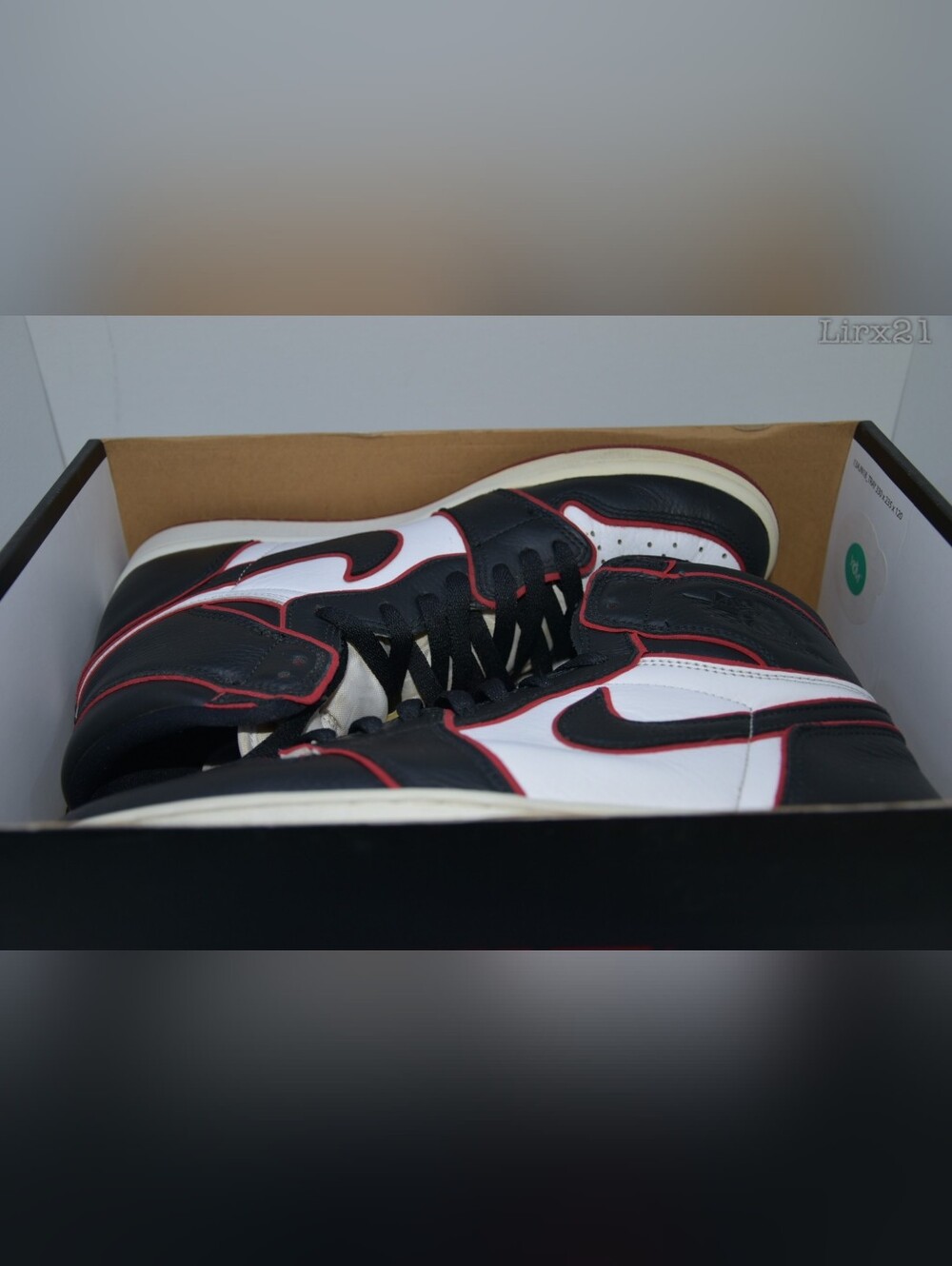 Nike Jordan 1 "Bloodline" Size 10M - Picture 5 of 6